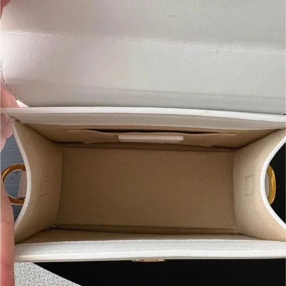Jacquemus White Leather bag: Le Chiquito Moyen - Picture 4 of 5